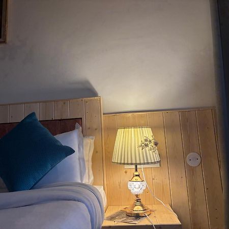 Urban Wave 2Bed Rooms By The North Edge Kasauli Exteriör bild