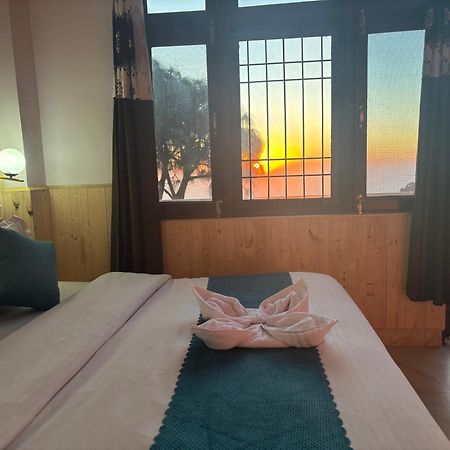 Urban Wave 2Bed Rooms By The North Edge Kasauli Exteriör bild