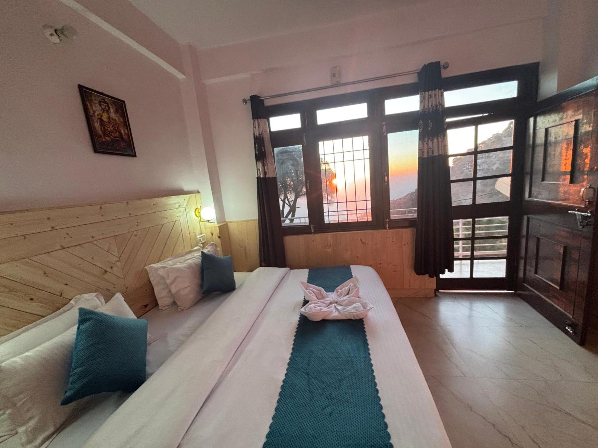 Urban Wave 2Bed Rooms By The North Edge Kasauli Exteriör bild