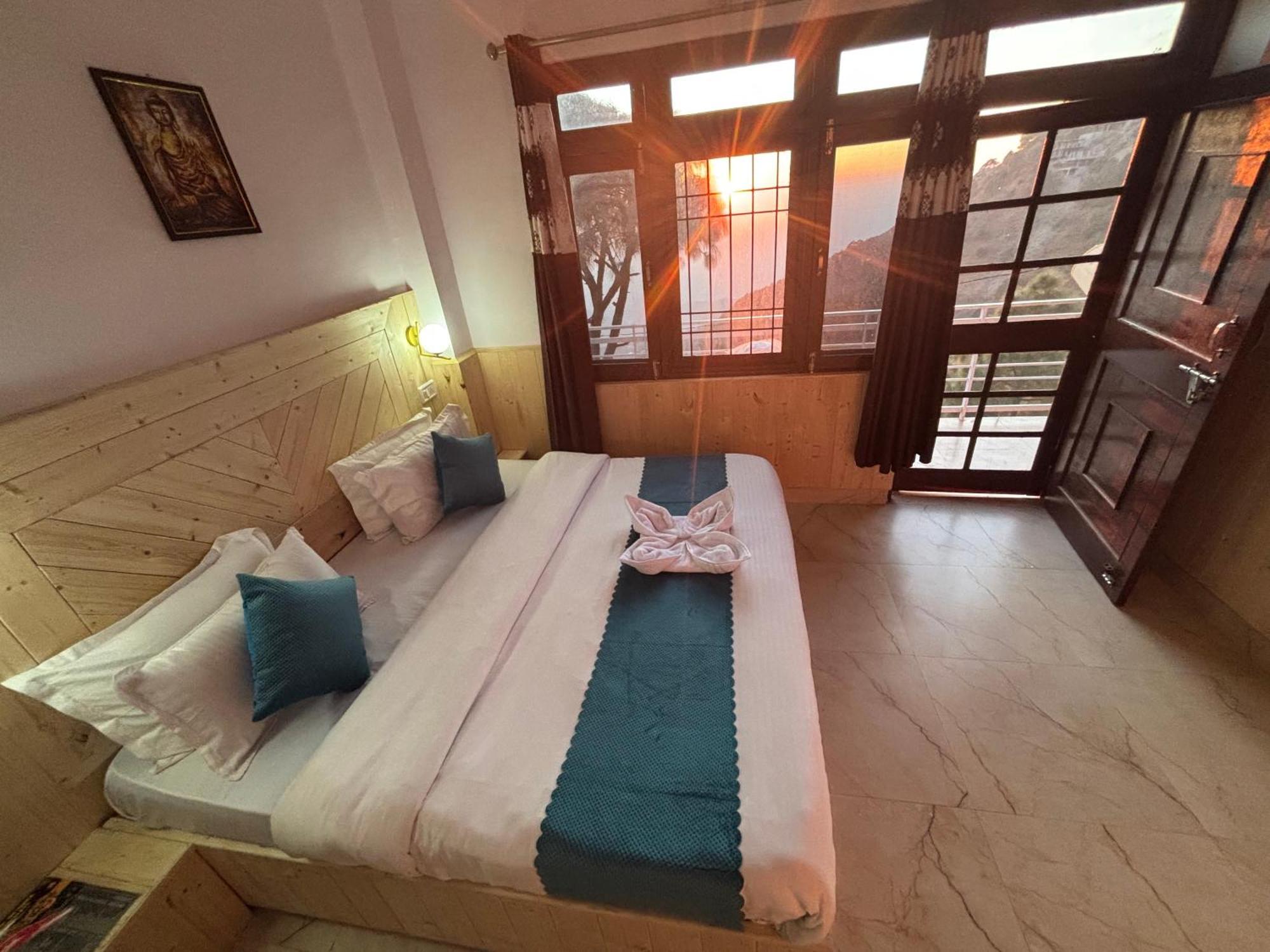 Urban Wave 2Bed Rooms By The North Edge Kasauli Exteriör bild